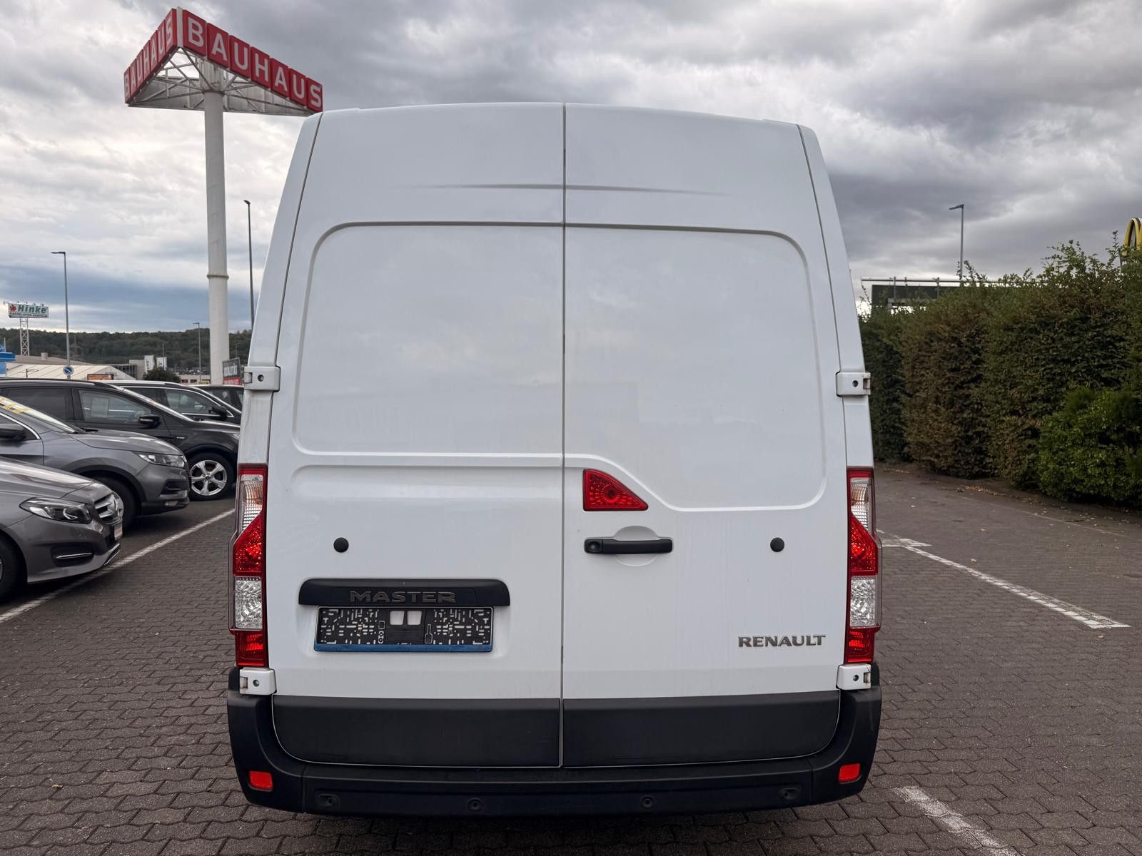 Fahrzeugabbildung Renault MasterIII Kasten L1H2 HKa 3,5t/1.HAND/SCHECKHEFT