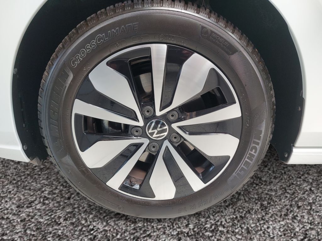 Fahrzeugabbildung Volkswagen Golf 1.0 TSI Move LED Navi RFK