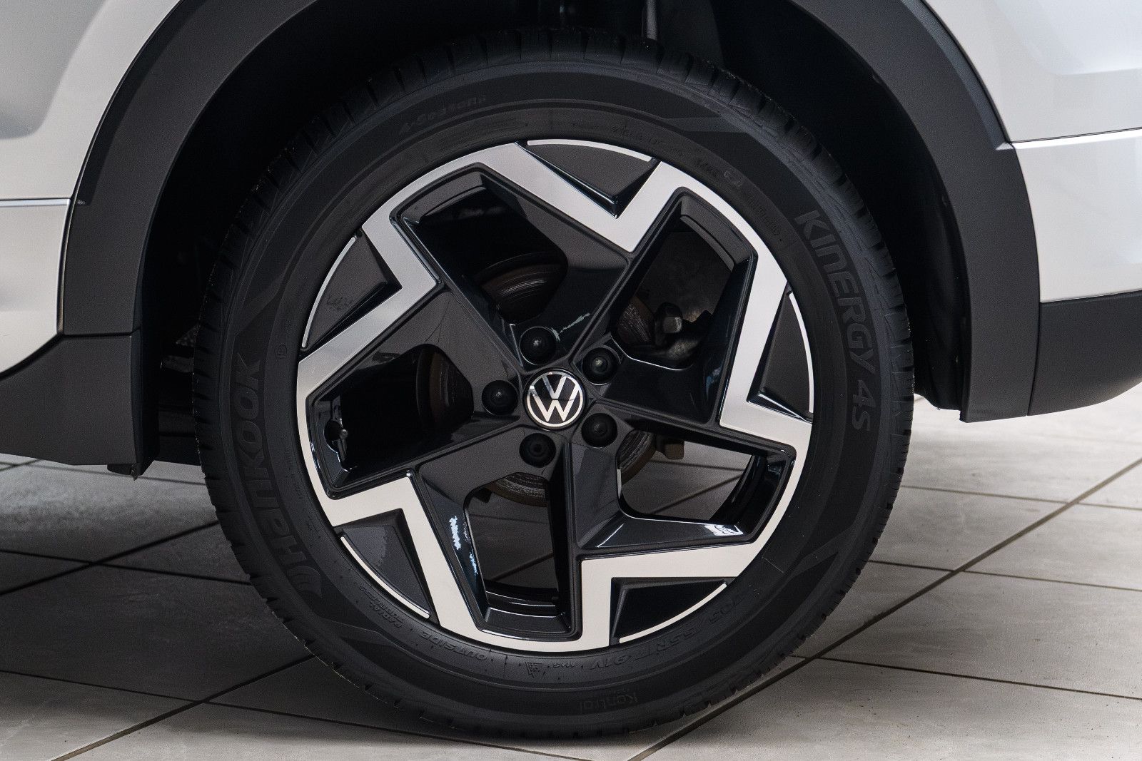 Fahrzeugabbildung Volkswagen T-Cross 1.5 TSI R-Line+LED+IQ+TOTWINKEL+ACC+AHK