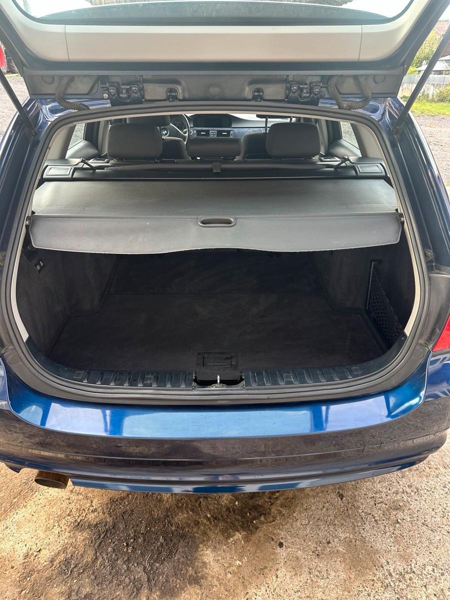 BMW 318 2011 — photo 8