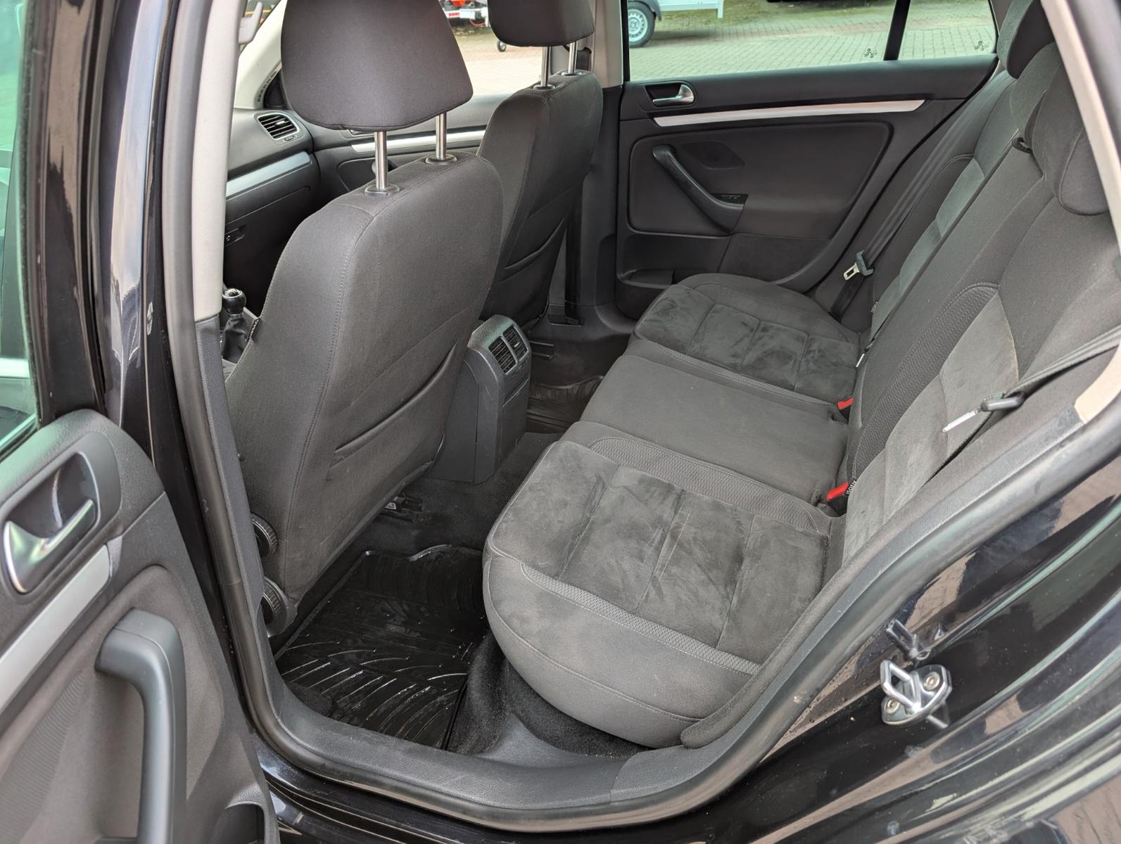 Volkswagen Golf 2011 — photo 17