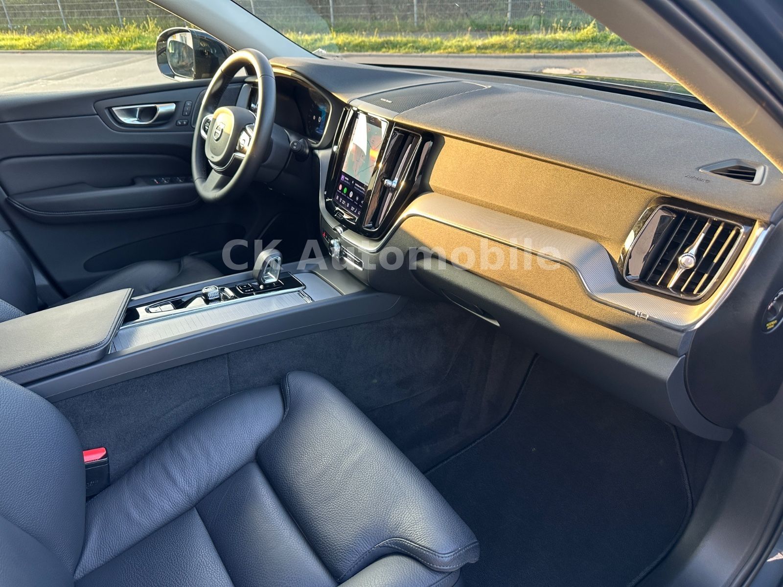 Fahrzeugabbildung Volvo XC60 B4 Plus Dark AWD/BLIS/Navi/LED/Kamera/AHK