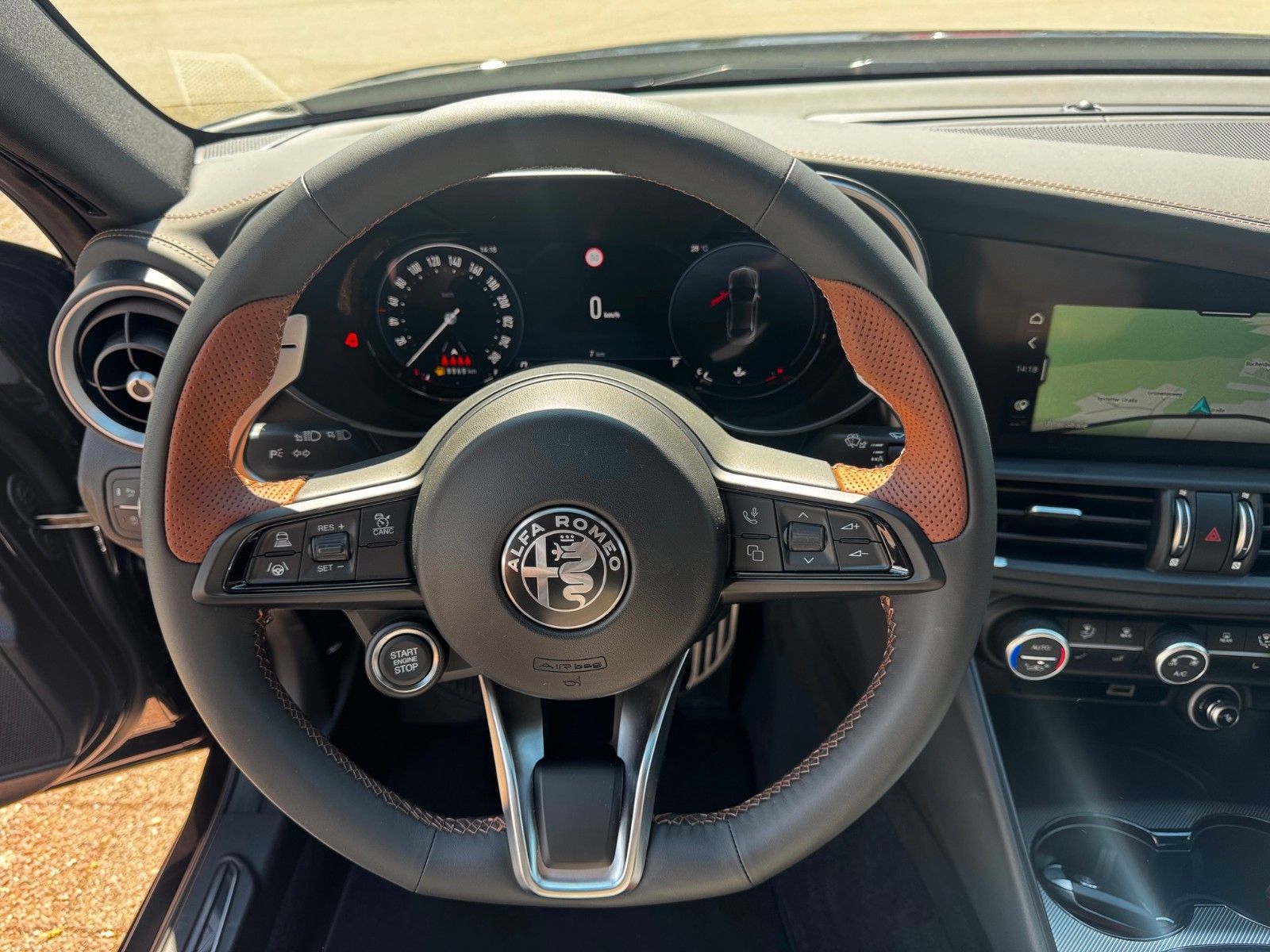 Fahrzeugabbildung Alfa Romeo Giulia INTENSA 2.0 280PS NAVI HARMAN KAM MEMORY
