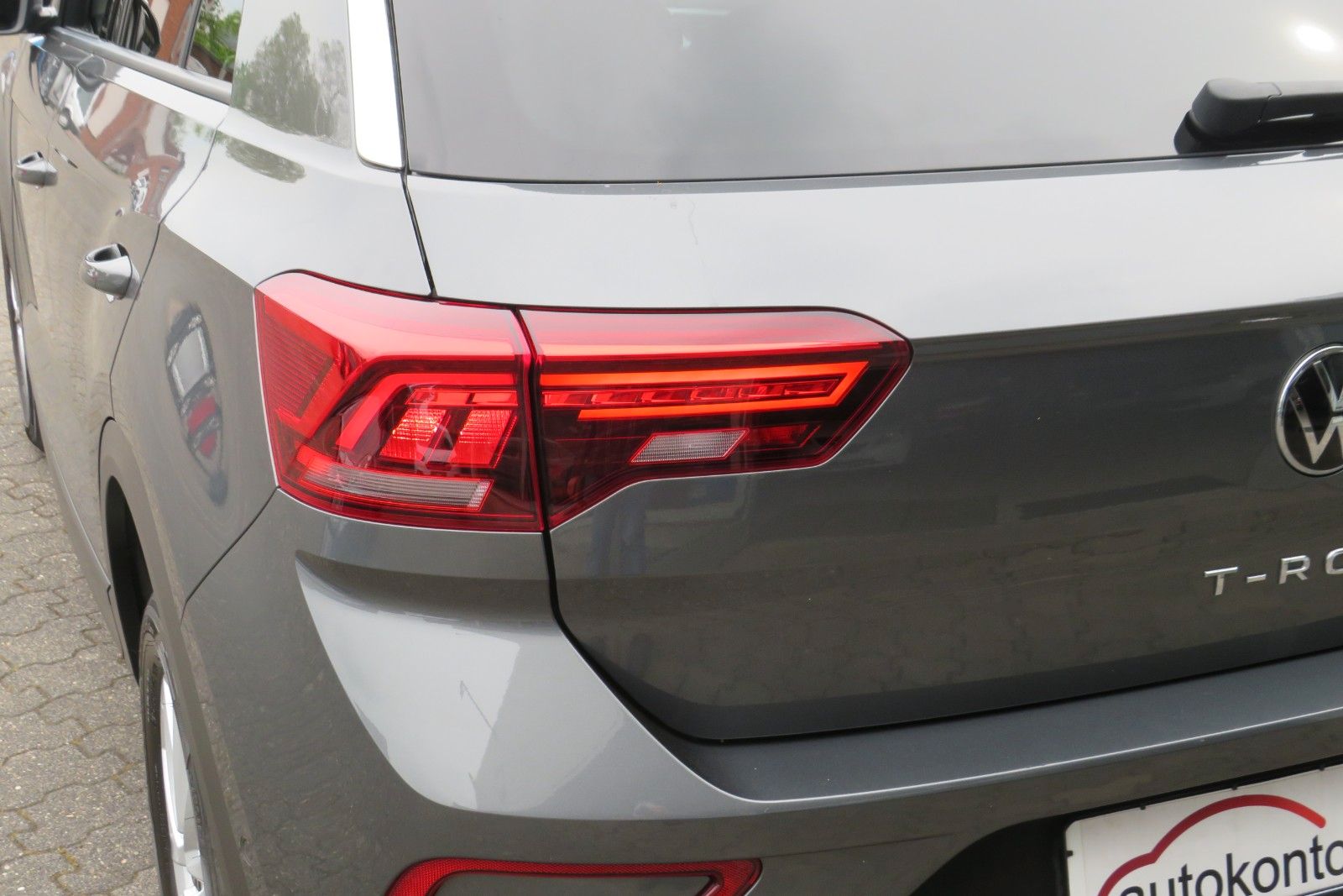 Fahrzeugabbildung Volkswagen T-Roc Life NAVI ACC SITZH. LED APP-CON. 1.H