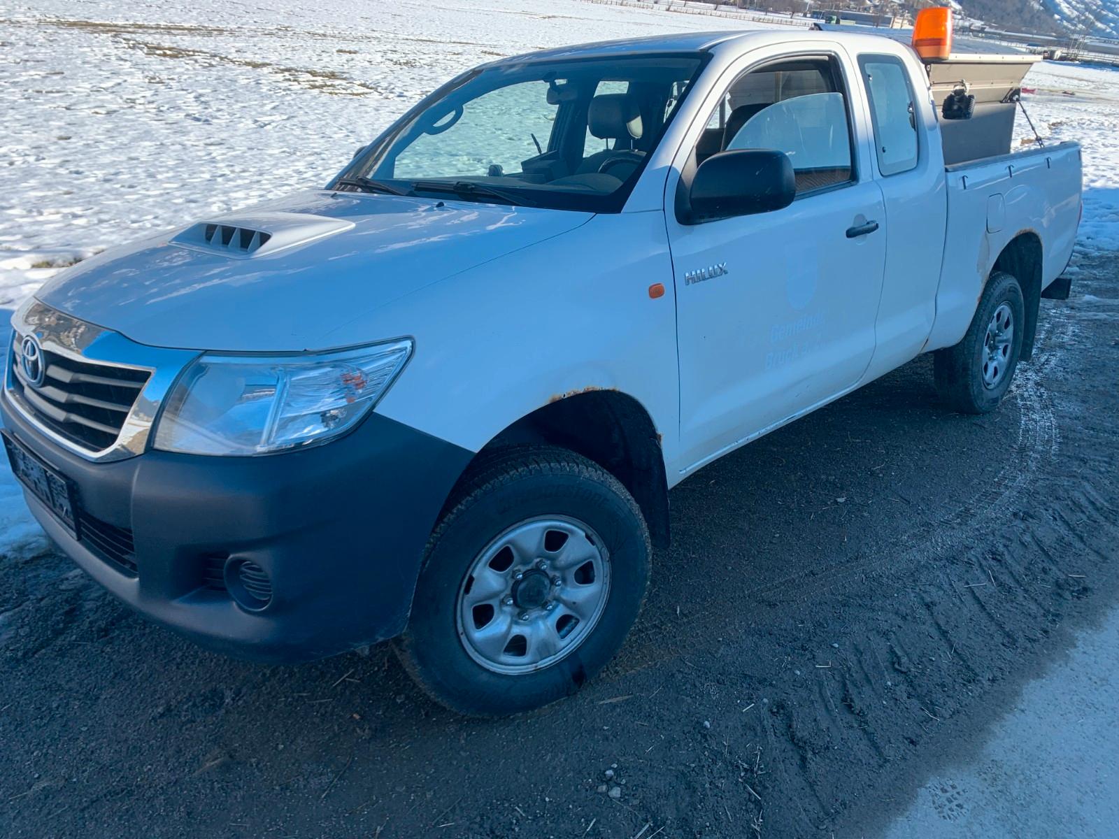 Toyota Hilux 2,5 D-4D Salzstreuer  Standheizung Euro5