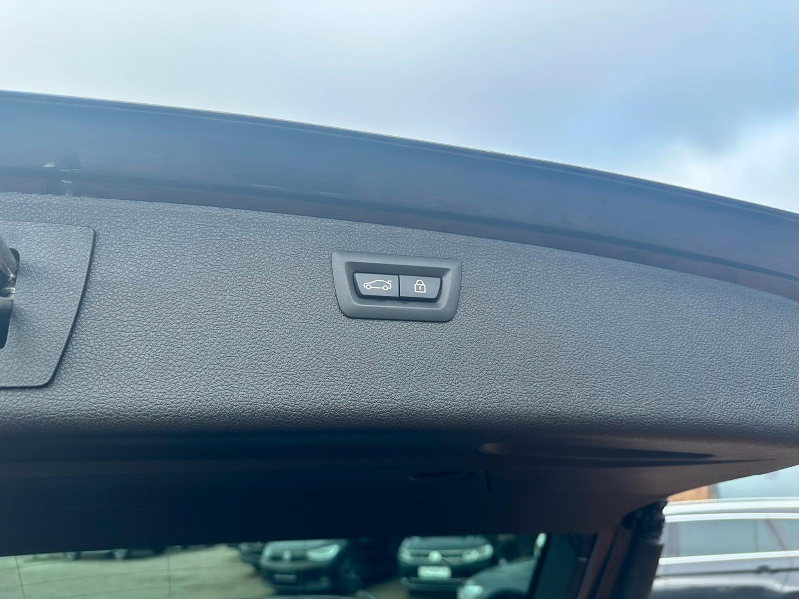 BMW Touring 318 i Sport Line TMP SZH LED NAVI PANO