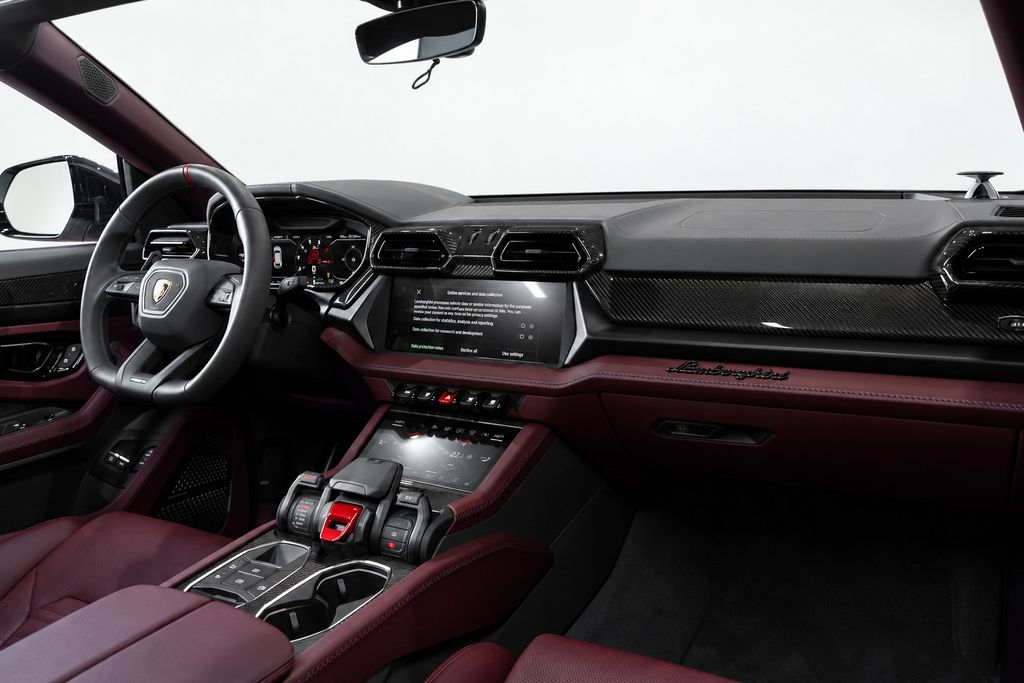 LAMBORGHINI Urus 2025