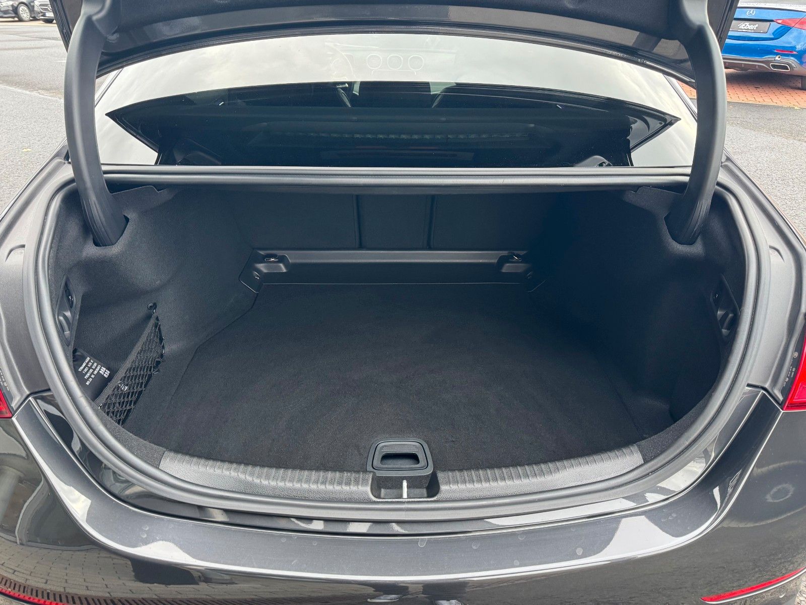 Fahrzeugabbildung Mercedes-Benz C 300d AMG+AHK+RFK+Ambiente+Night+SportfahrW