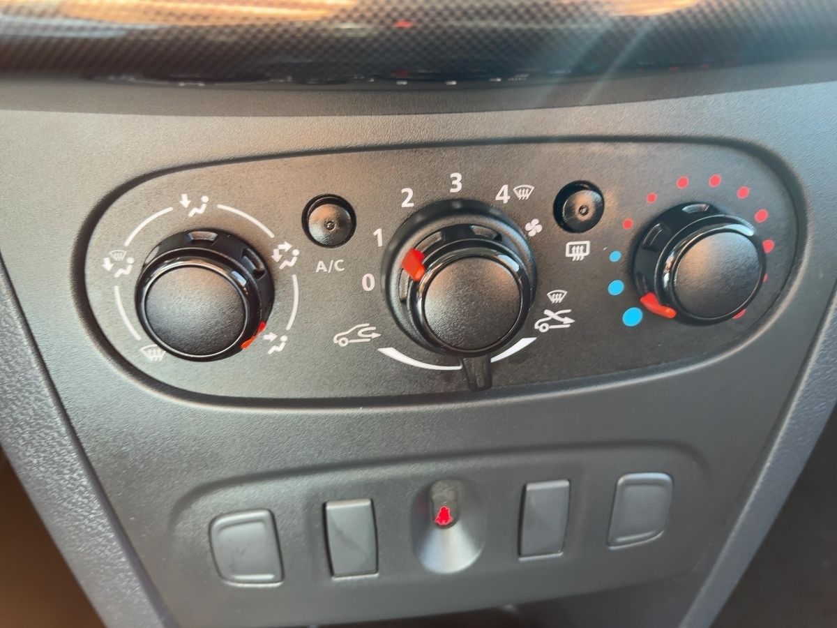 Fahrzeugabbildung Dacia Sandero Essential TCe 100 ECO-G Benzin & Autogas - mit KI generiert/bearbeitet