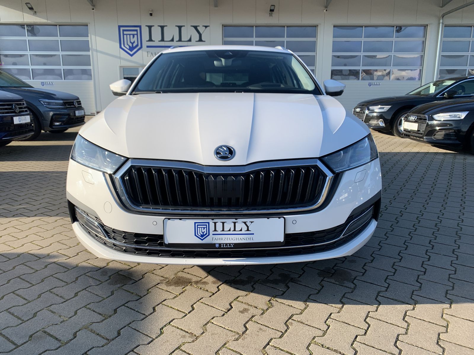 Fahrzeugabbildung SKODA Octavia 2.0 TDI*First Edition*AHK*LED-Matrix*HUD