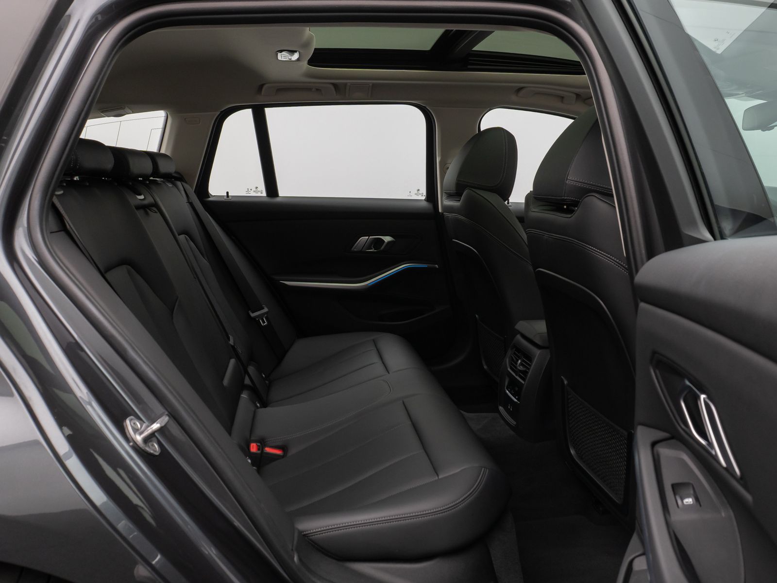 Fahrzeugabbildung BMW 320e Sport Line Panorama DAB CockPitPr PDC Alarm