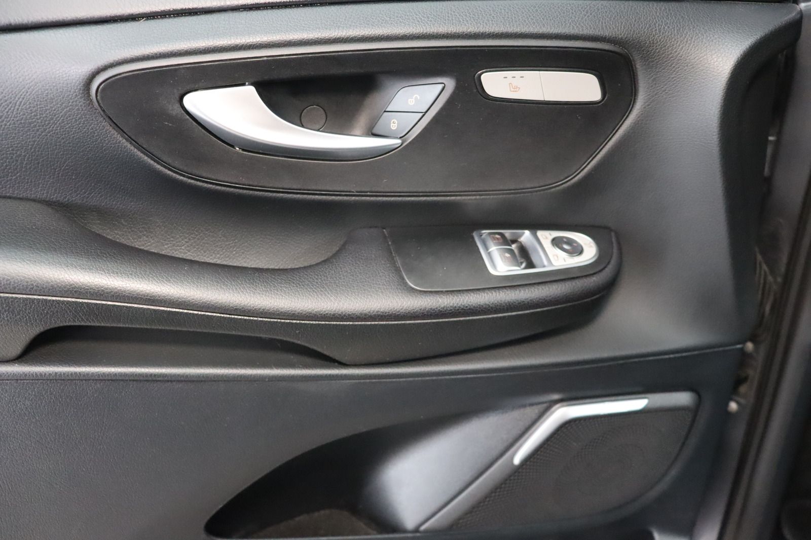 Fahrzeugabbildung Mercedes-Benz V 250 d lang 4-Matic * PDC * Navi * SHZ