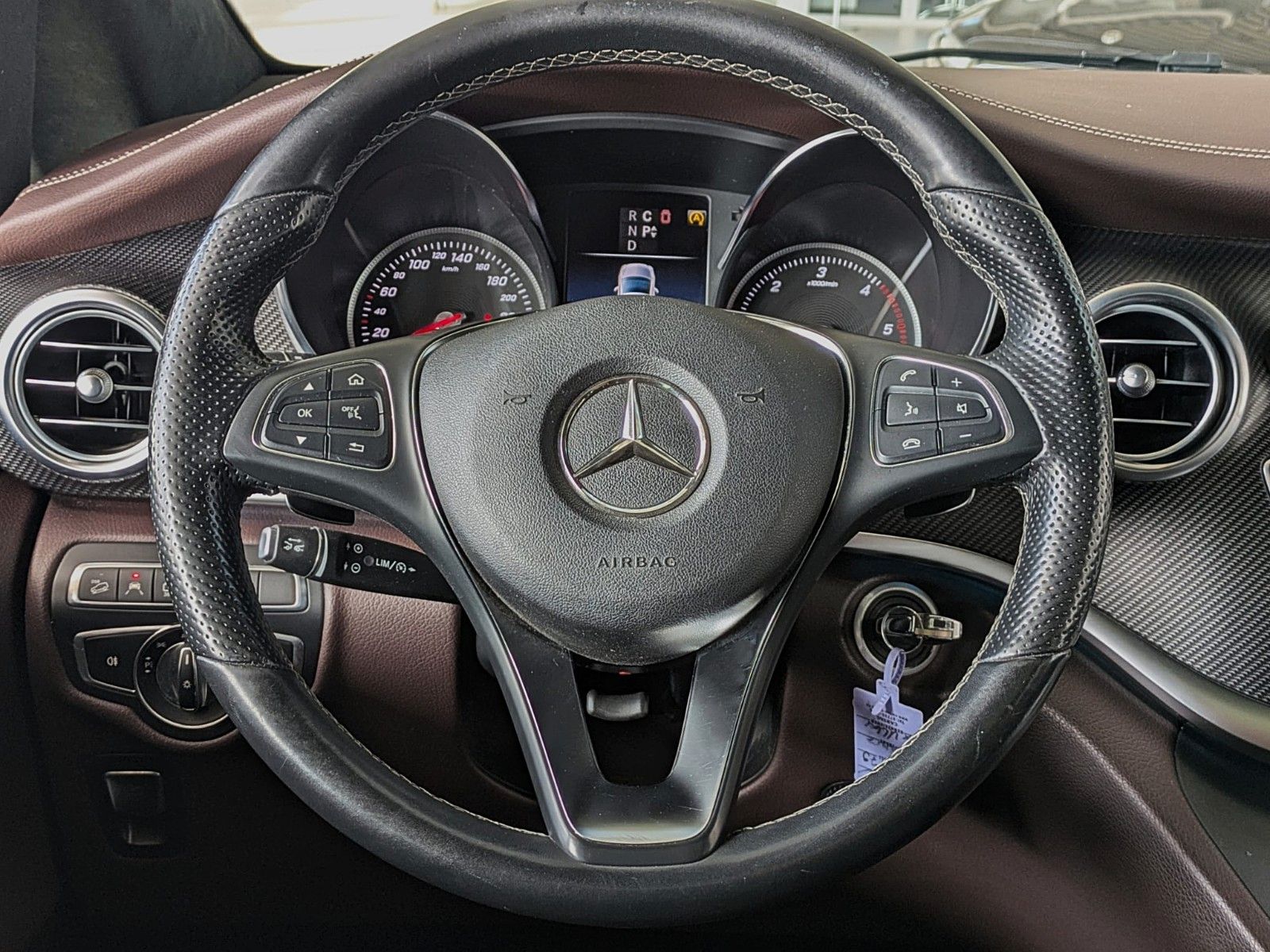 Fahrzeugabbildung Mercedes-Benz V 250d AMG 4M LANG 6 SITZE VIP SHUTTLE MEGAVOLL!