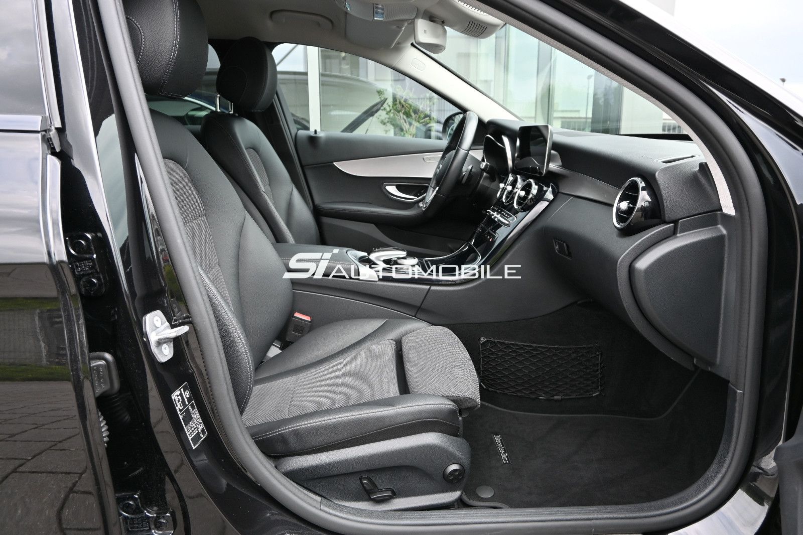 Fahrzeugabbildung Mercedes-Benz C 300 T Aut. Avantgarde °NIGHT°MULTIBEAM°KAMERA°