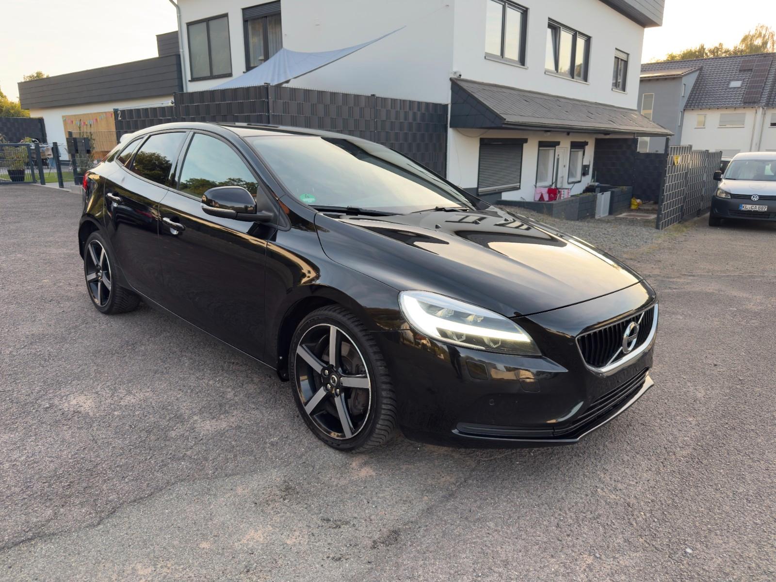 Volvo V40 D3 MOMENTUM | NAVI | PDC | SITZHZG | KLIMA