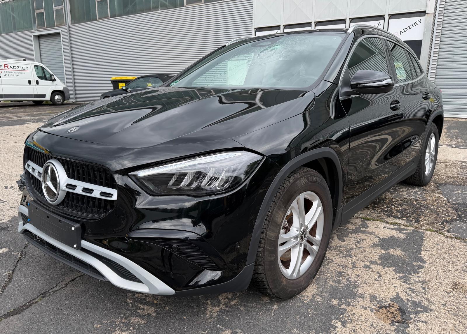Mercedes-Benz GLA 200 LED MBUX R-Kam Sitzheizung
