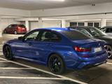 BMW 330e xDrive M Sport Automatik M Sport - mit Hybrid-Antrieb: Blau, Alcantara, mit Klimaautomatik