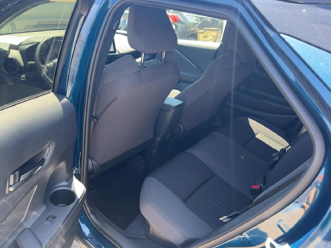 Fahrzeugabbildung Toyota C-HR 2,0 Hybrid Teamplayer