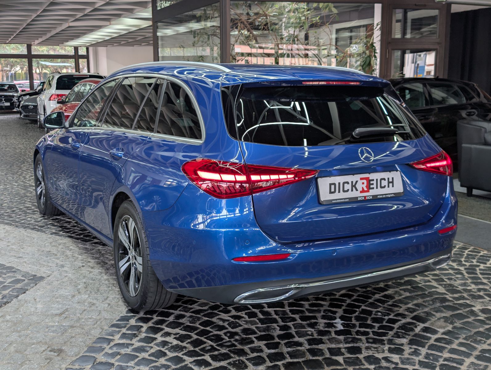 Fahrzeugabbildung Mercedes-Benz C 220 d Avantgarde AHK*MEMO*MBUX*AMBI*BUR*360°