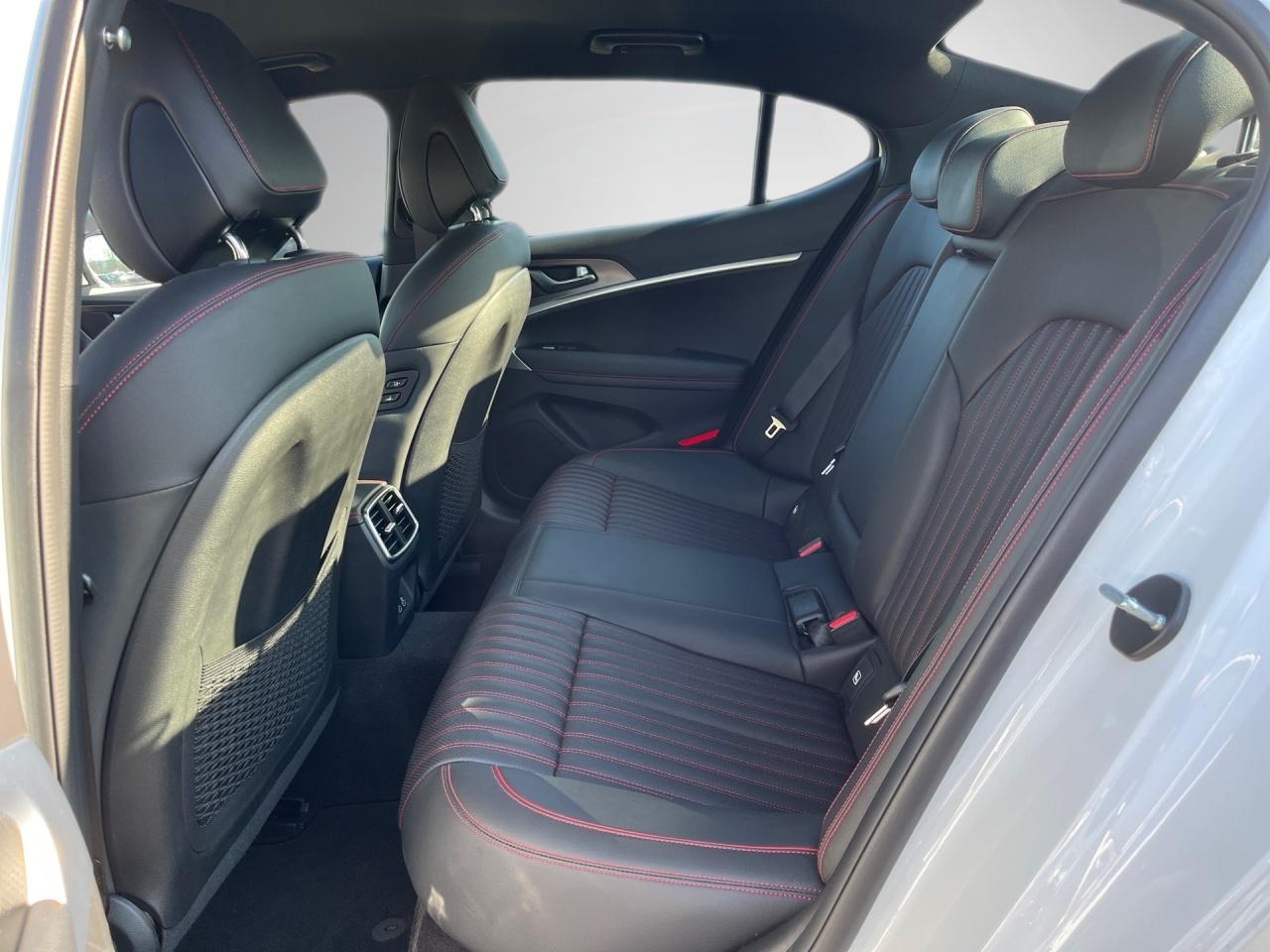 Genesis G70 2.2 D AWD Sport Pearl-Lackierung Sitzklima