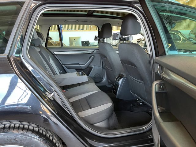 Skoda Octavia Combi Joy *1.HAND*PANO*ACC*NAVI*PDC*