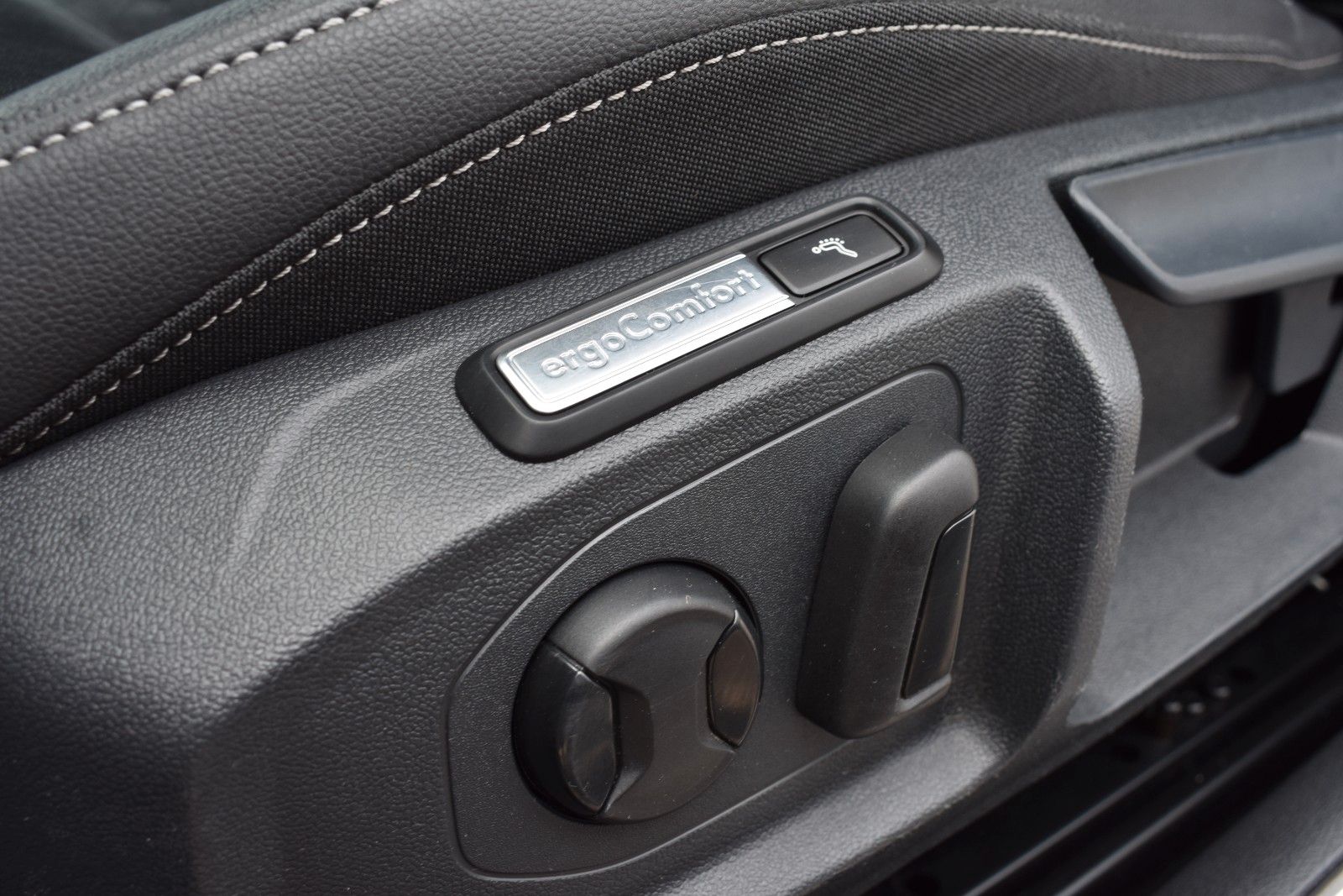 Fahrzeugabbildung Volkswagen Arteon R-Line 4Motion PANO/AHK/STH/MASAGE/DYNAUD