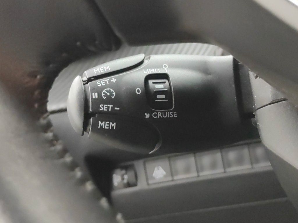 Fahrzeugabbildung Peugeot 208 Active Pack 1.2T LED/NAVI/PDC/ALU/TEMPOMAT