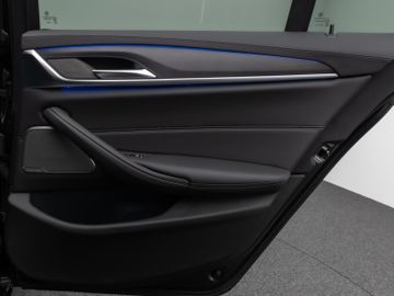 Fahrzeugabbildung BMW 530d Tour Luxury HUD ACC H/K AHK Komfortsitz 20"