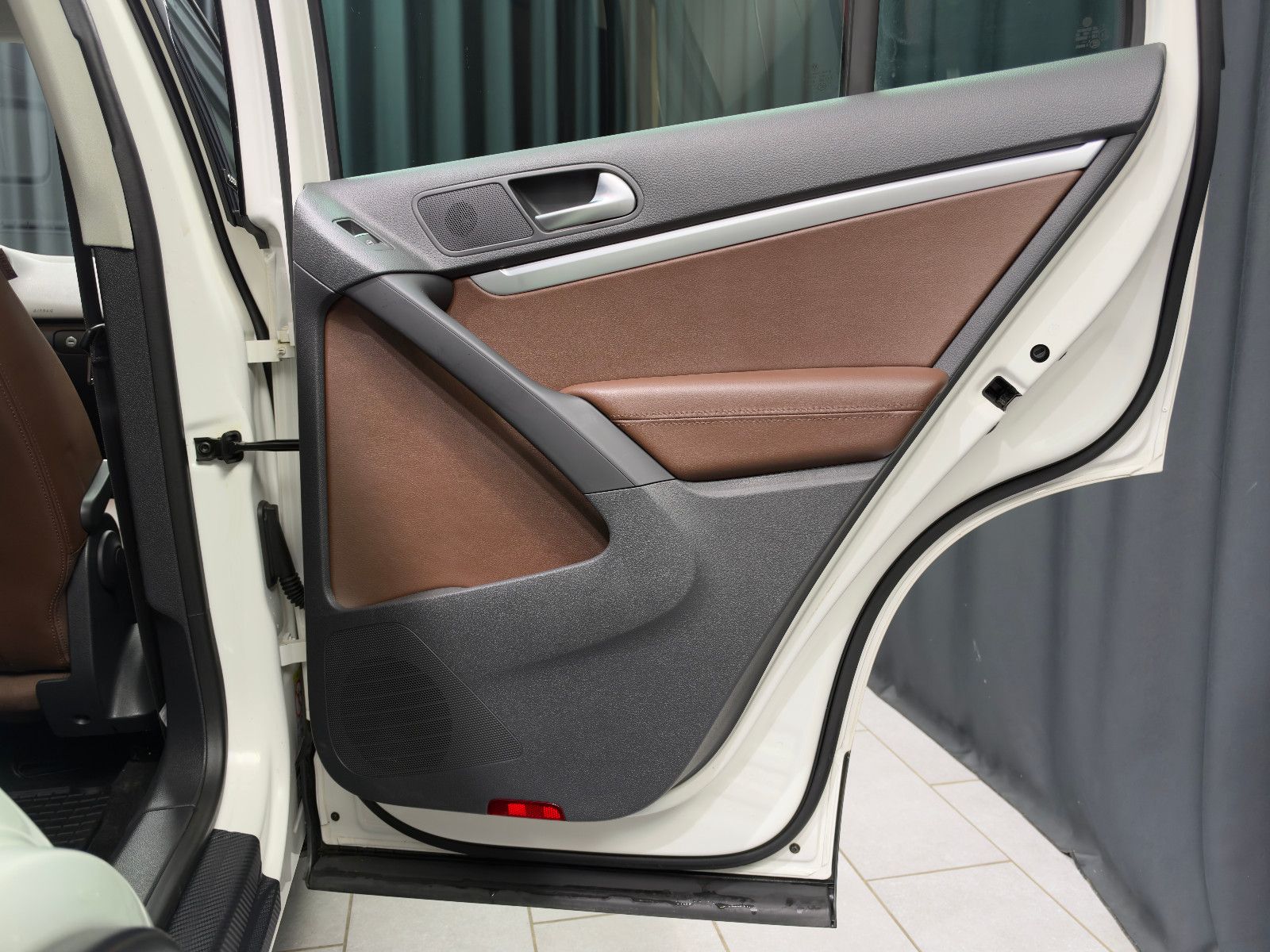 Fahrzeugabbildung Volkswagen Tiguan 2.0 TSI 4MOTION Track&Style |PANO|LEDER