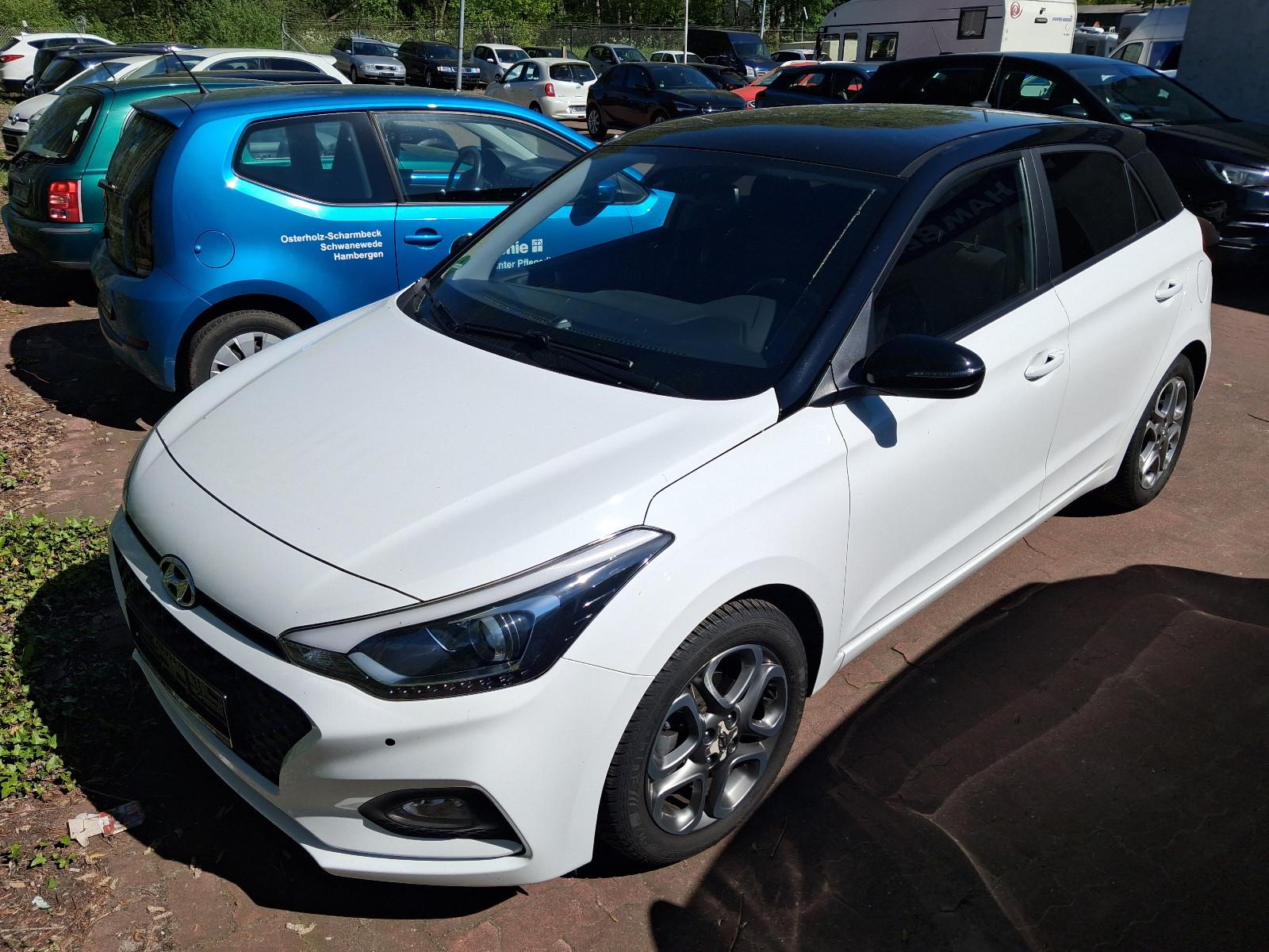 Hyundai i20 1.2 Edition black&white