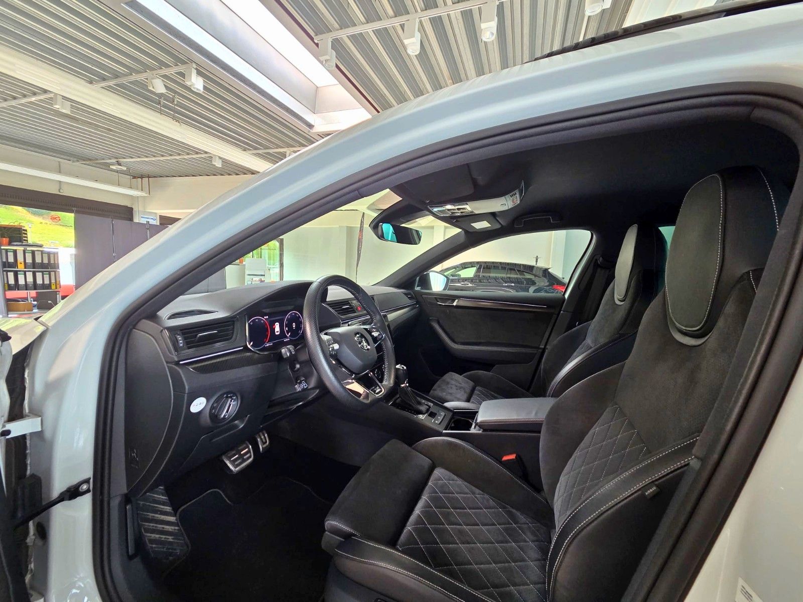 SKODA Superb — zdjęcie 9
