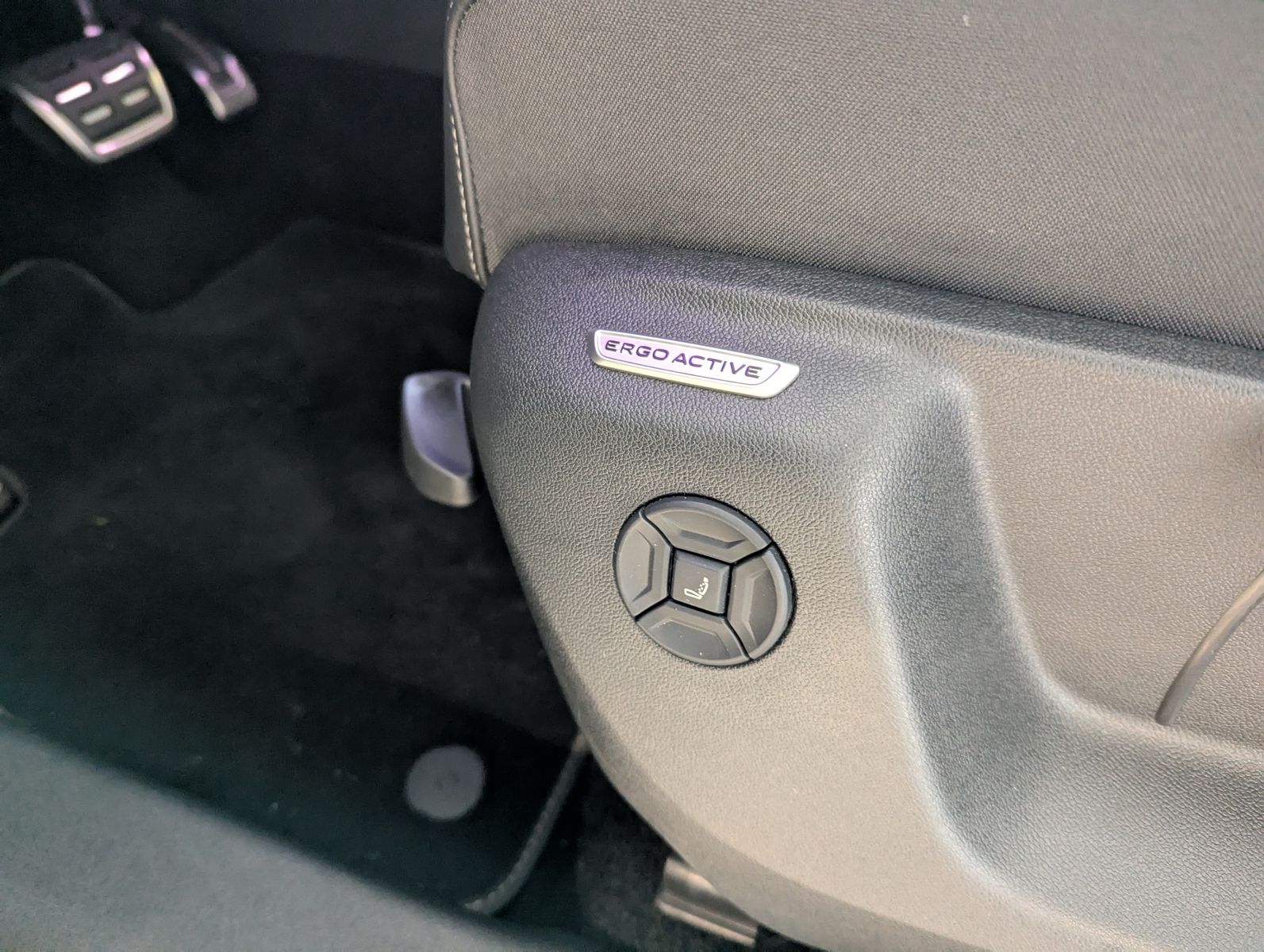 VW Tayron 2.0TDI 4M R-Line Launch Pano Black AHK 20 - Image 29