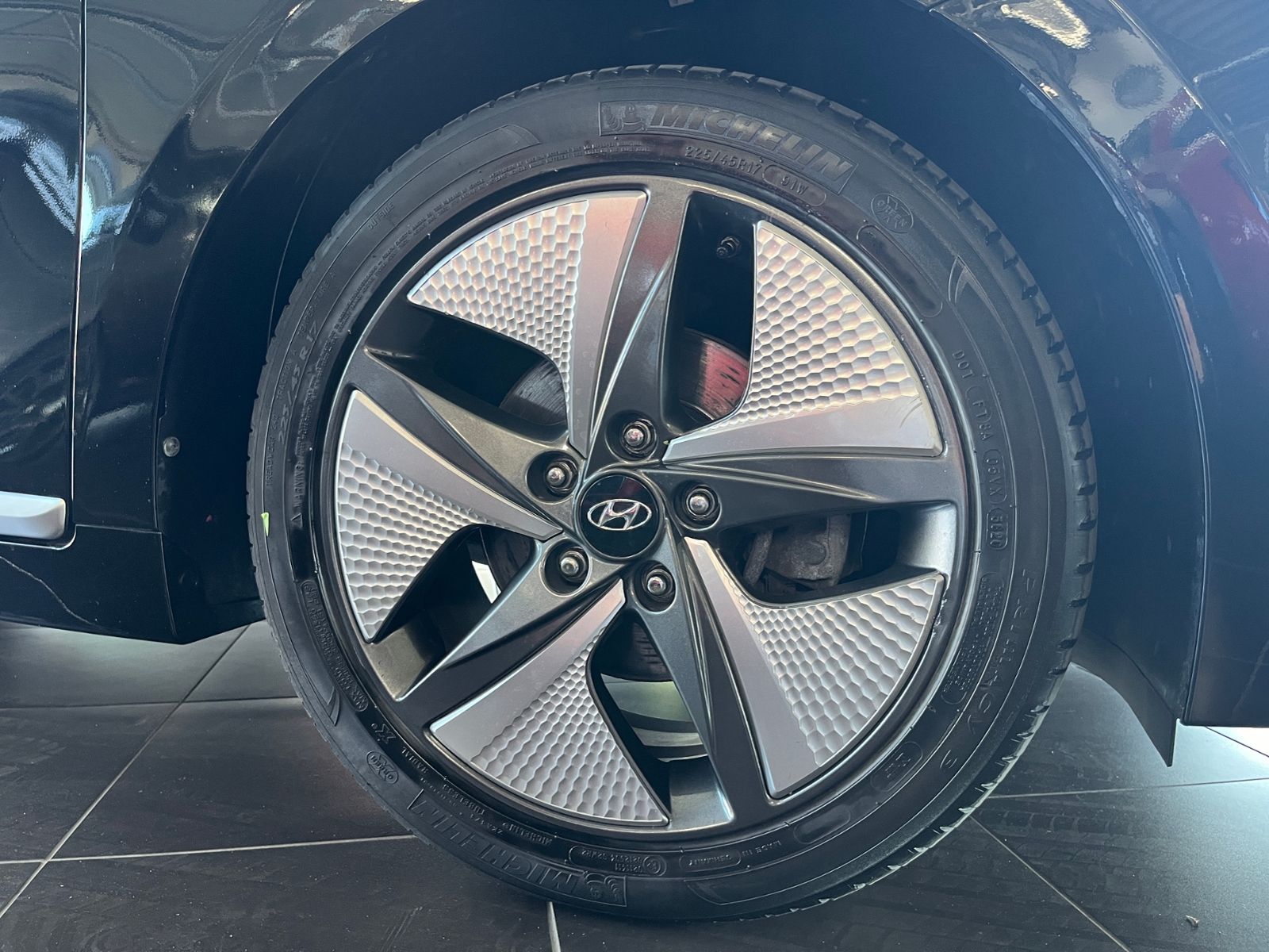 Fahrzeugabbildung Hyundai IONIQ Premium Prime Hybrid PANO LEDER LED