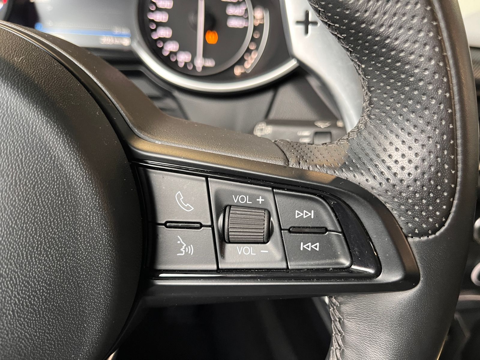 Fahrzeugabbildung Alfa Romeo Stelvio Veloce Q4 ACC NAVI LEDER AHK