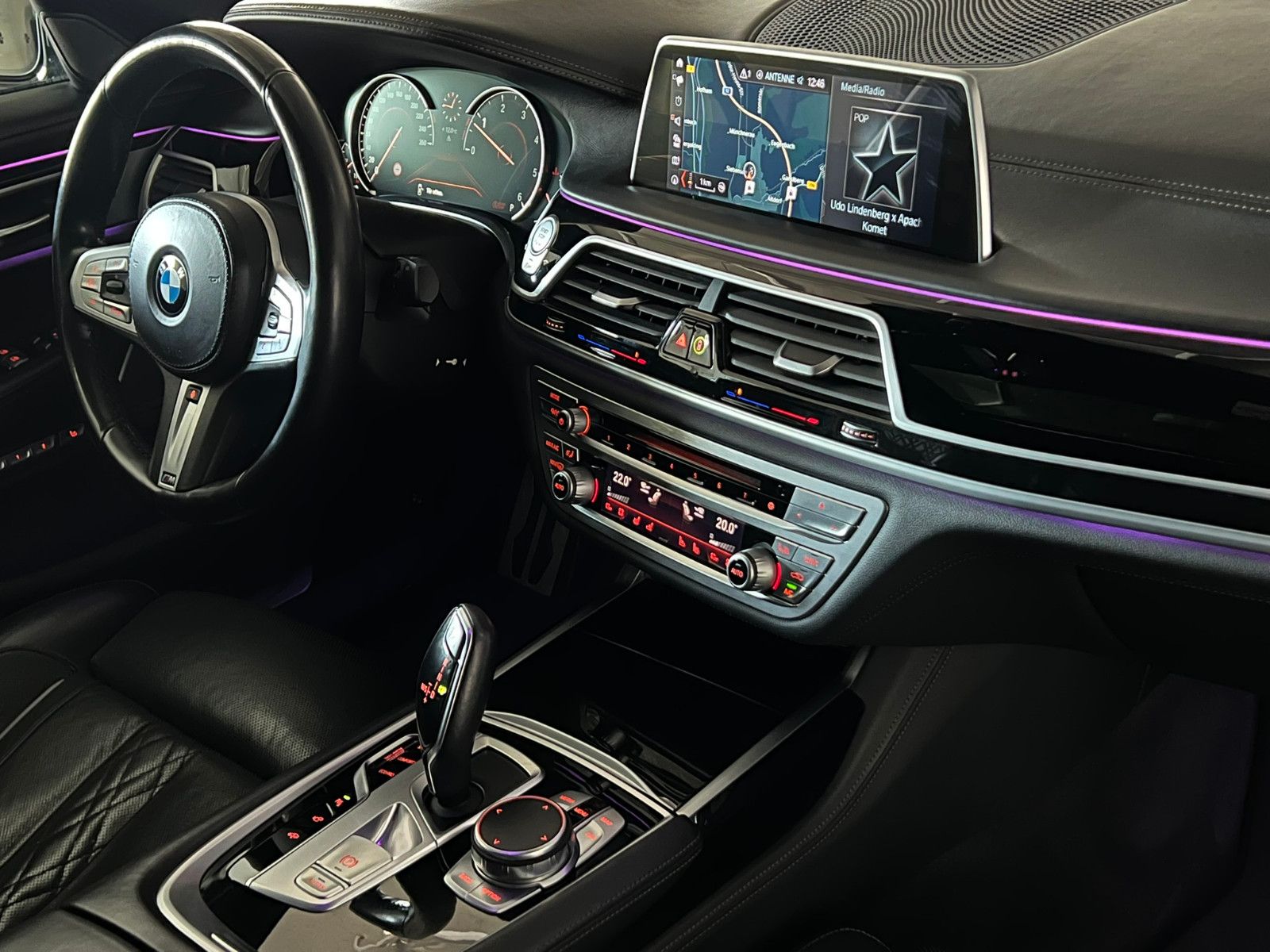 Fahrzeugabbildung BMW 750 d xDrive M SPORT/LASER/TOP VIEW/MASSAGE/19%