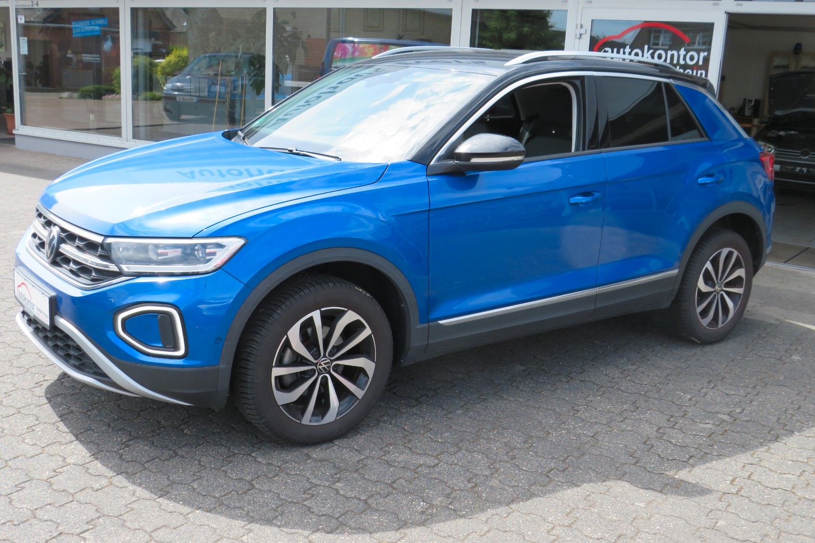 Fahrzeugabbildung Volkswagen T-Roc Style ACC APP MASSAGE SITZH. 17`KAMERA 1.H