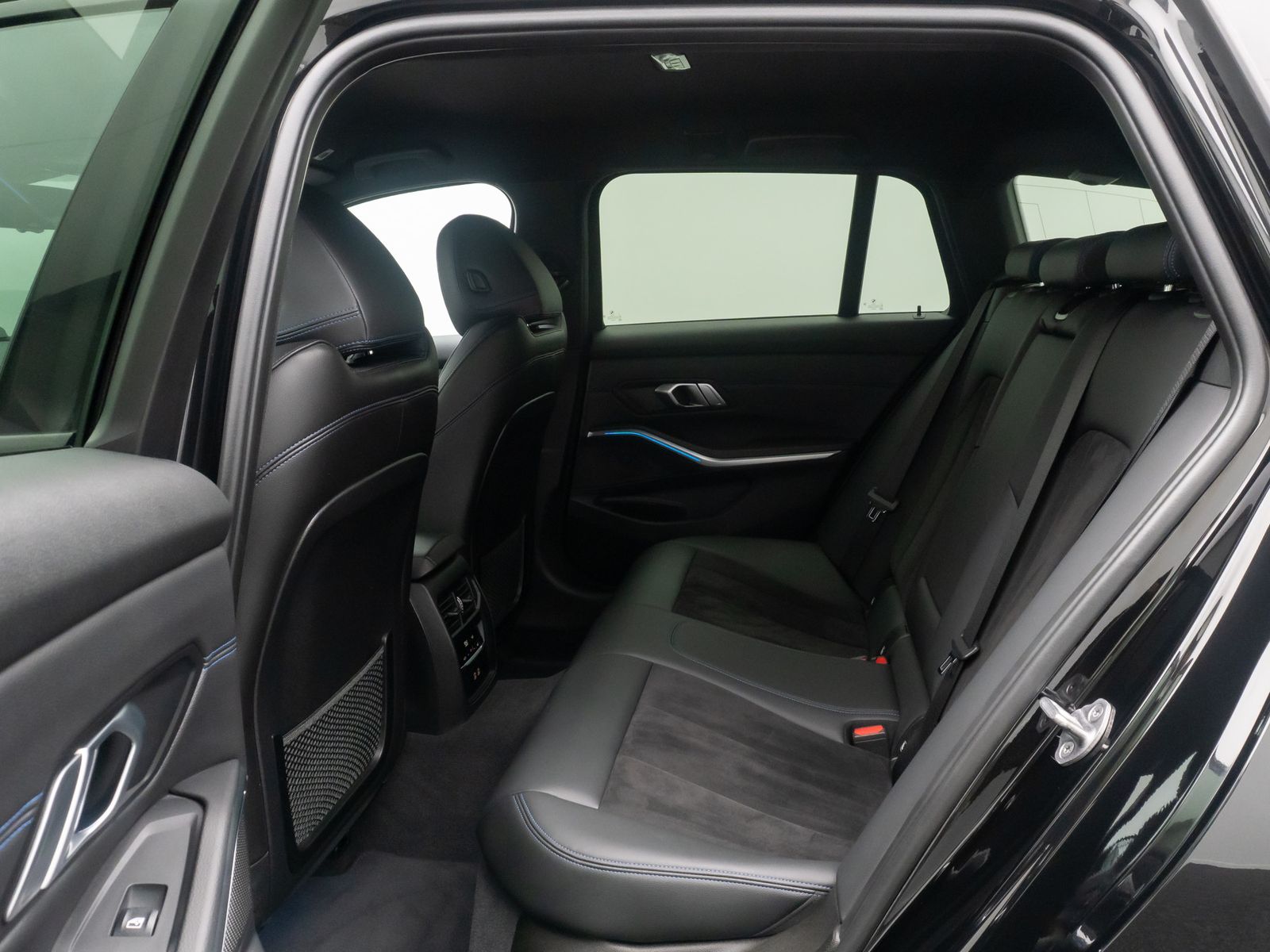 Fahrzeugabbildung BMW 330e M Sport Kamera HUD DAB Laser HiFi Alarm 18"