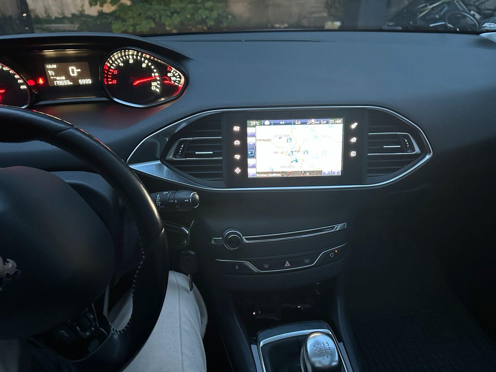 Peugeot 308 2015 — photo 15