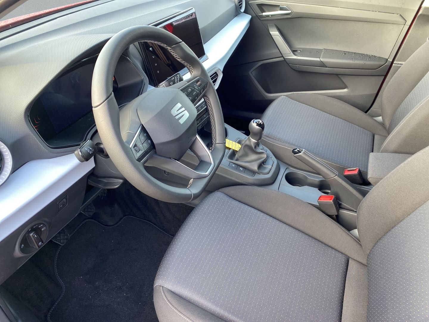 Fahrzeugabbildung SEAT Ibiza Style Road Ed. *SHZ*NAVI*PDC*CAM*Full-Link