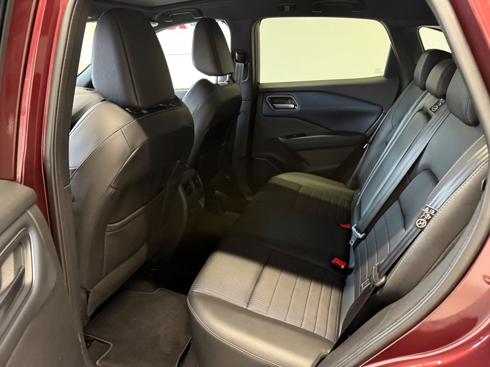 Fahrzeugabbildung Nissan Qashqai Tekna - Pano, HeadUp, Teilleder