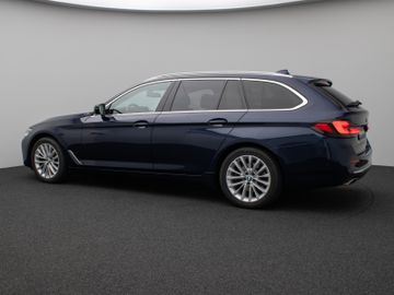 Fahrzeugabbildung BMW 520d xD Luxury Line Kamera HUD DAB HiFi DisplKey