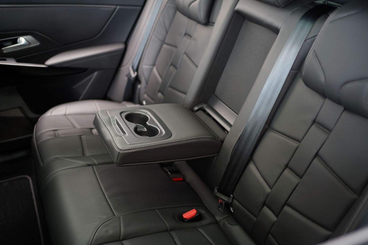 Fahrzeugabbildung DS Automobiles DS7 BlueHDi 130 EAT8 Opera Panorama Dach Leder