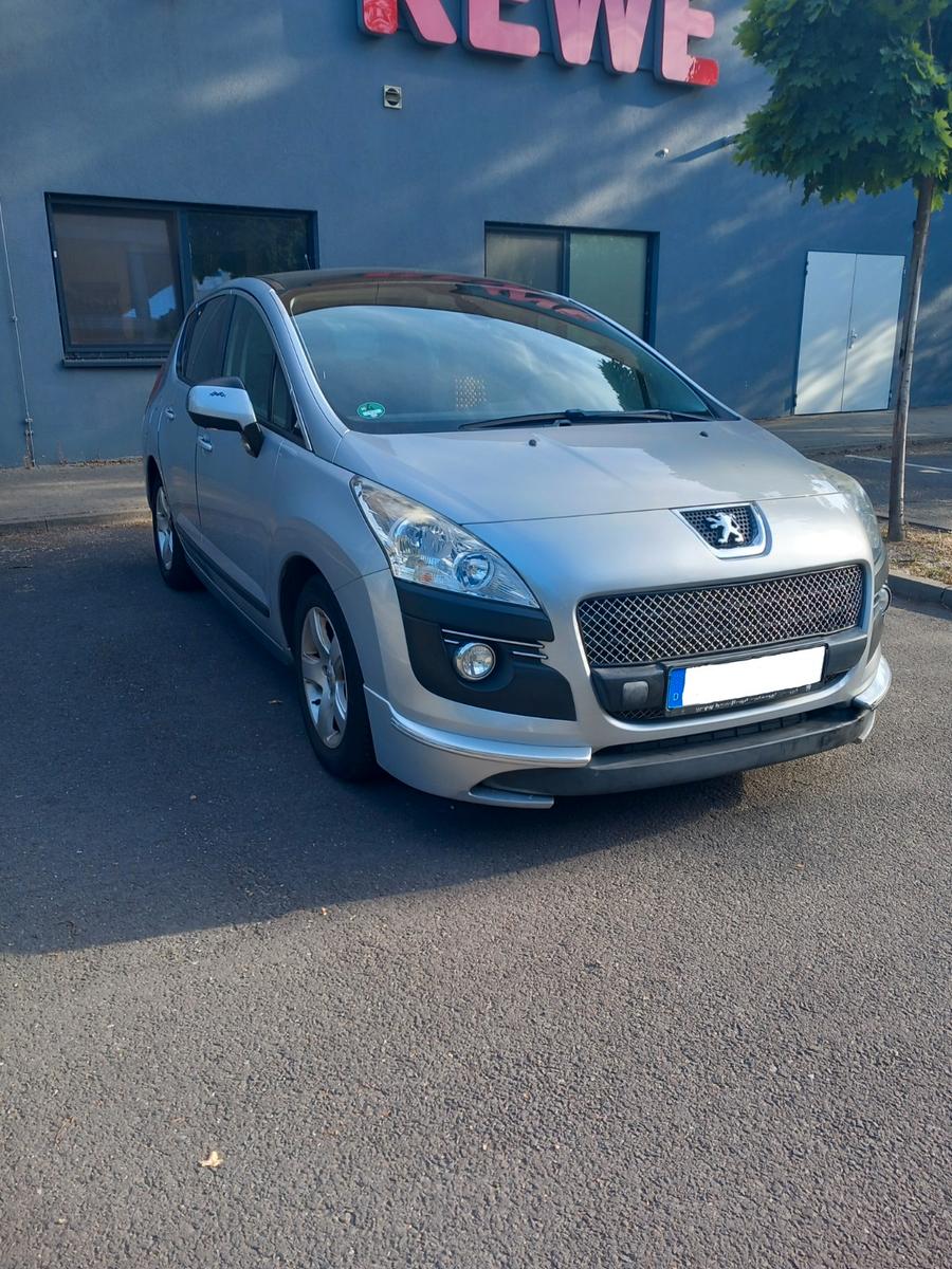 Peugeot 3008 2012 — interior