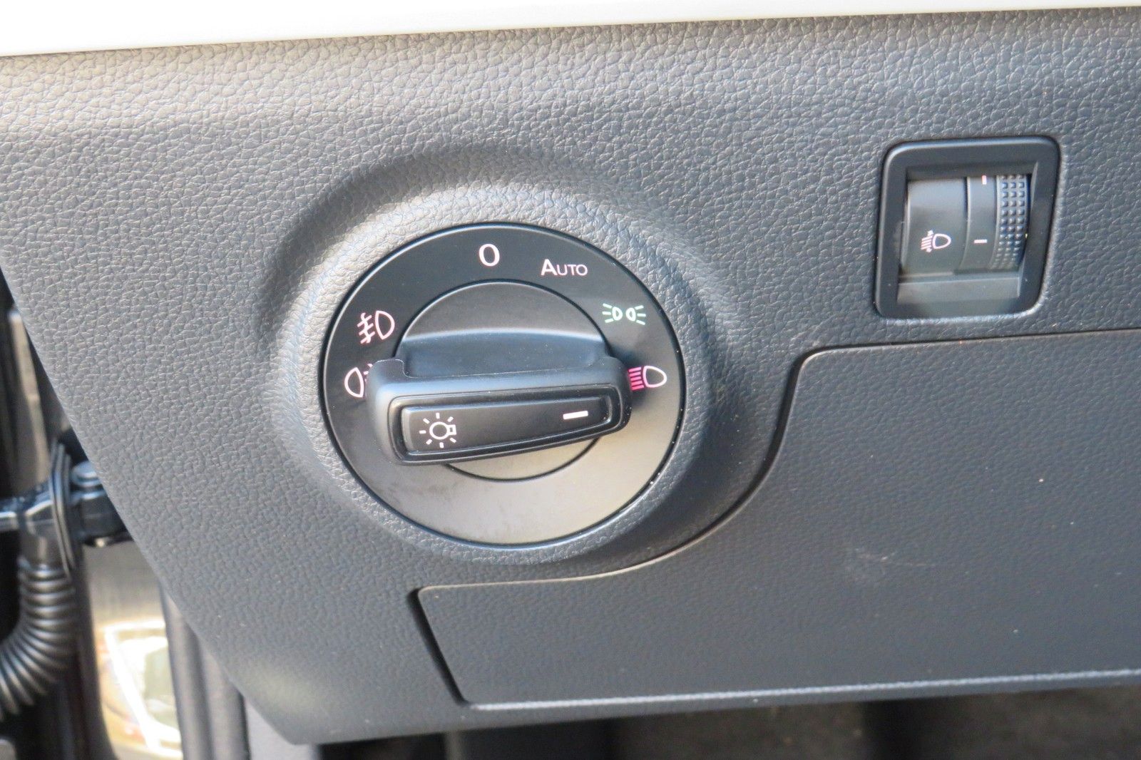 Fahrzeugabbildung SEAT Arona Style DSG FULL-LINK SITZH KAMERA GJ ACC 1H