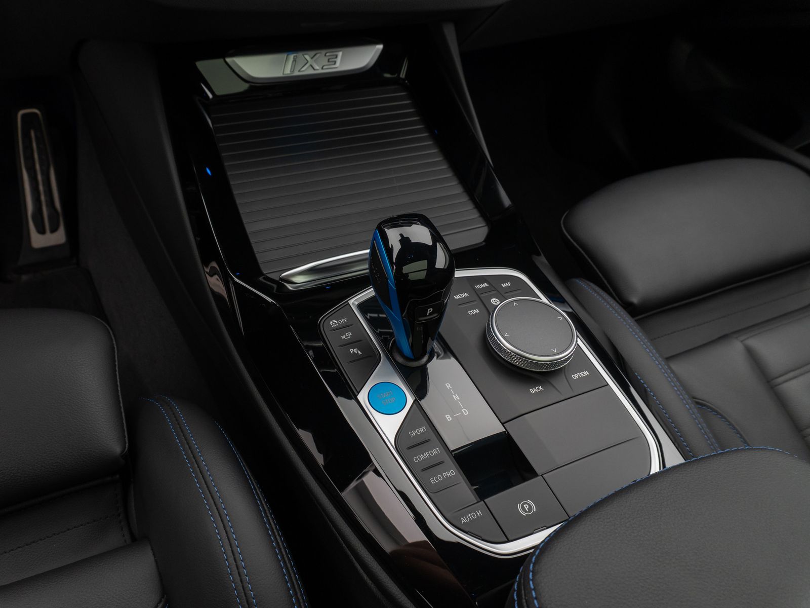 Fahrzeugabbildung BMW iX3 M Sport Impressive Panorama 360° HUD DAB H/K