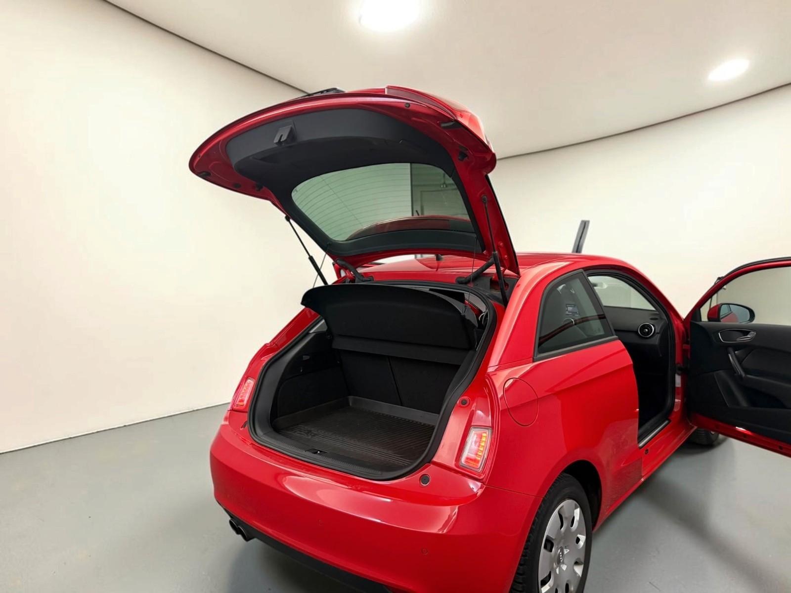 Audi A1 ambition*NAVI*SHZ*LÜCKENLOS AUDI S-HEFT*KLIMA