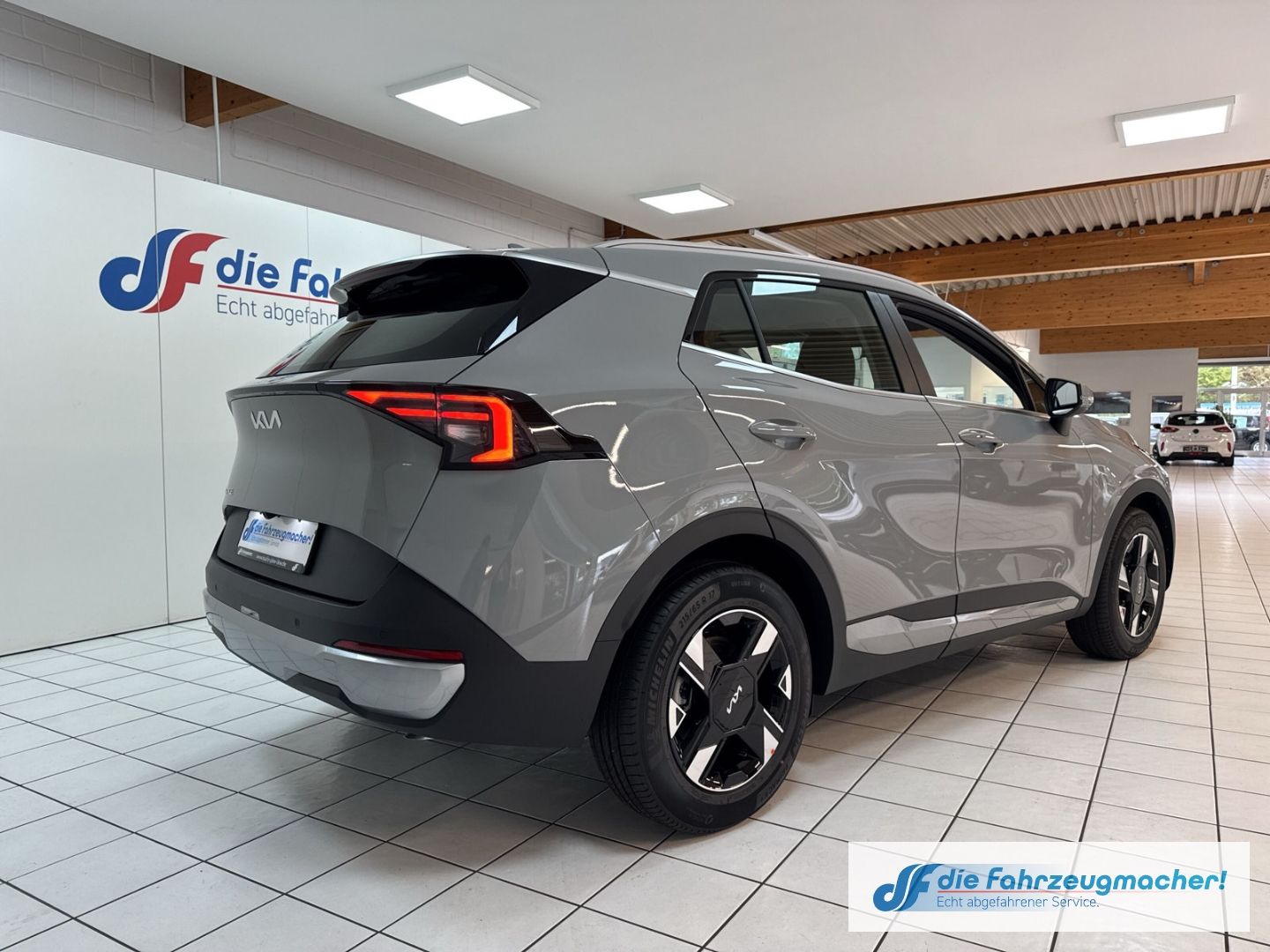 Fahrzeugabbildung Kia Sportage 1.6 T-GDI AWD 7DCT 2-Zonen-Klimaautomat