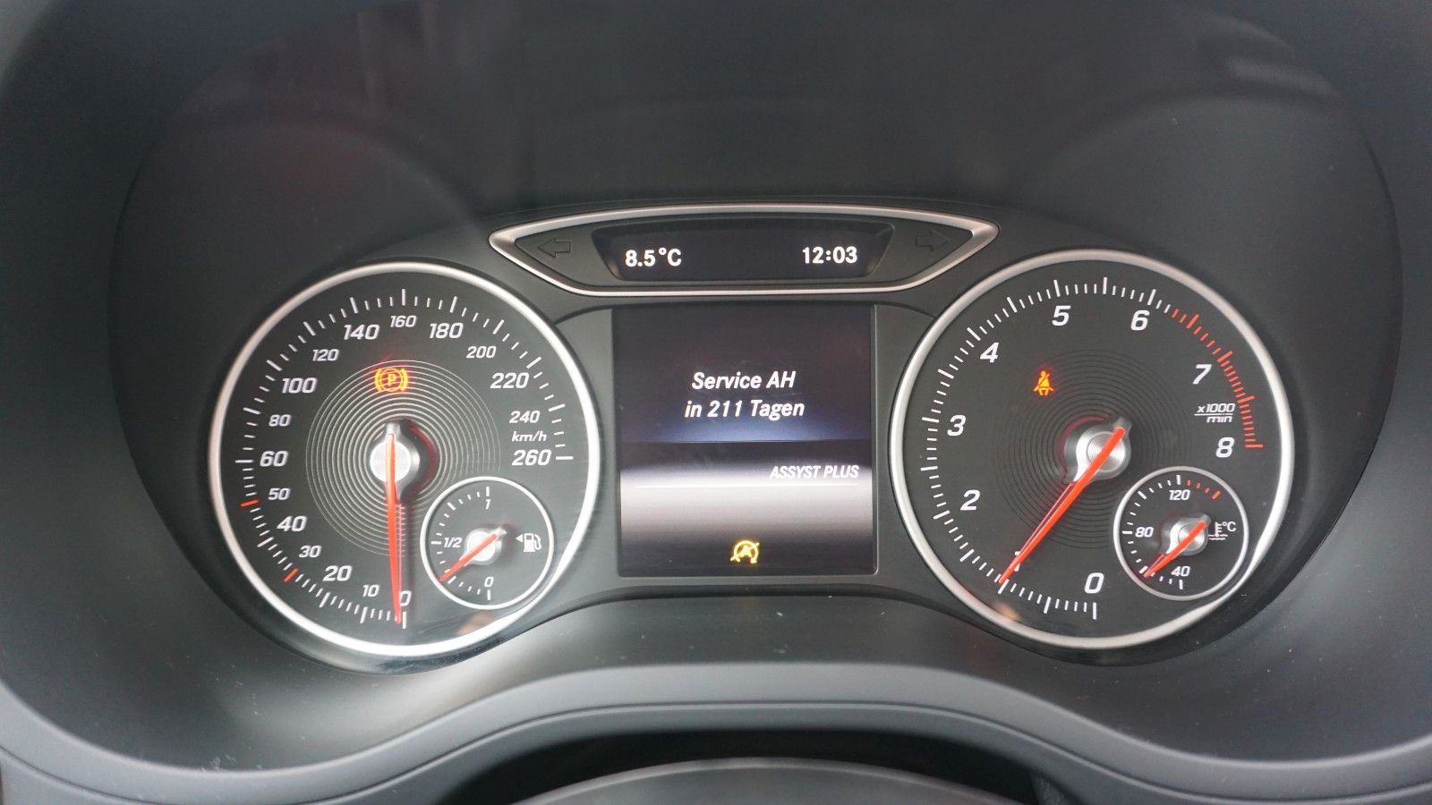 Fahrzeugabbildung Mercedes-Benz B 180 Navi,LED,Park Assist,SH,PDC,SR+WR