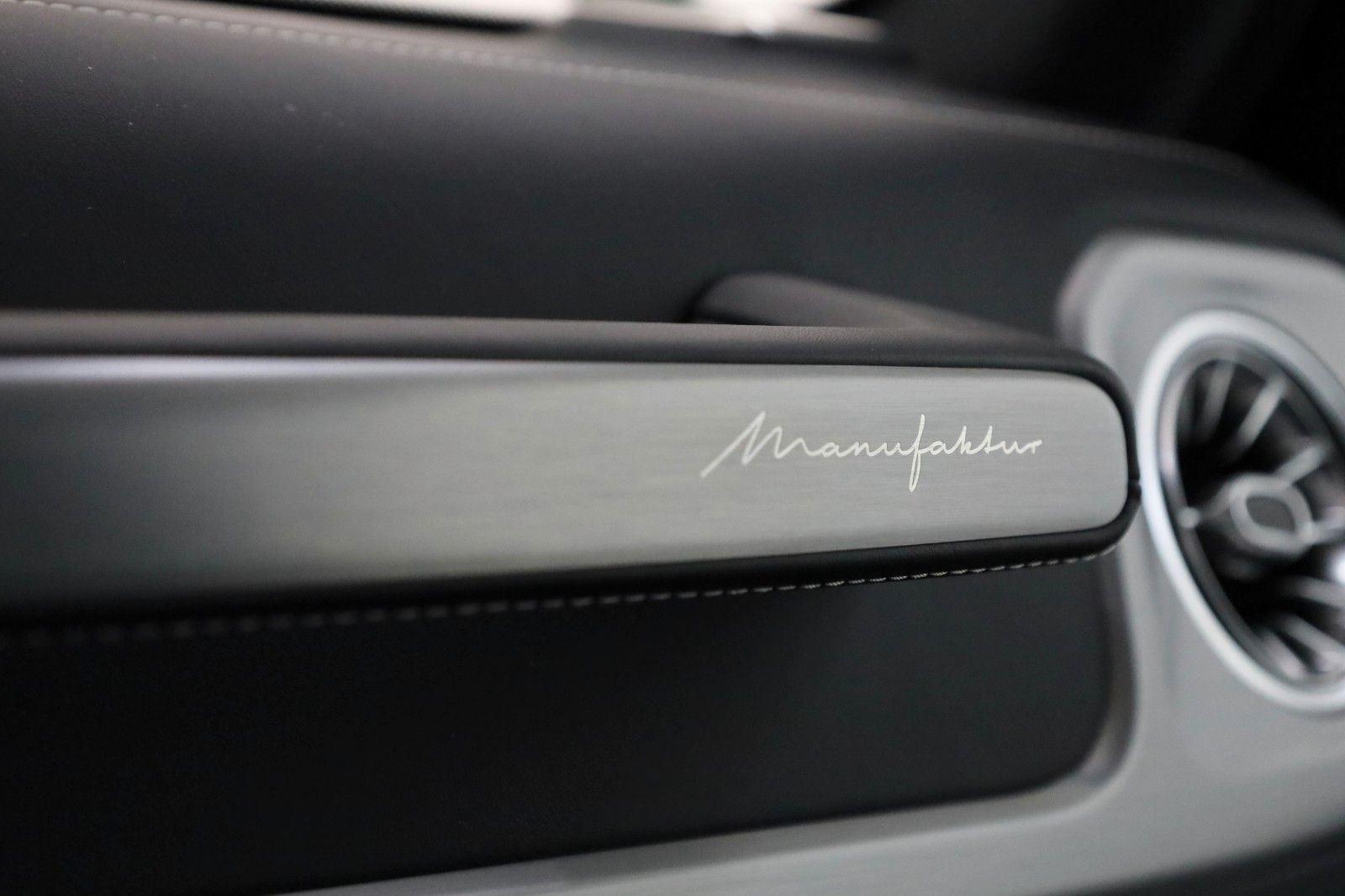 Fahrzeugabbildung Mercedes-Benz G63 AMG V8 Manufaktur+Superior+NightPaket II