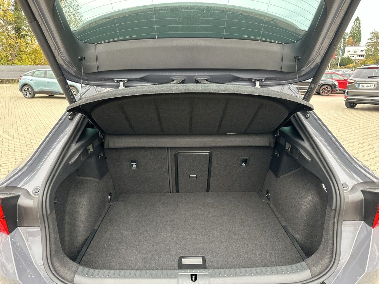 Fahrzeugabbildung CUPRA Formentor VZ 2.0 TSI 265 PS DSG - mit KI generiert/bearbeitet